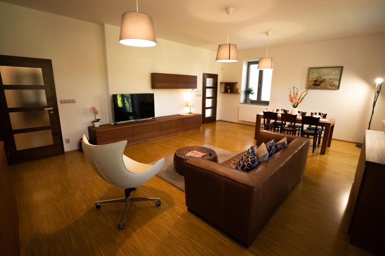 Black Field Apartment 브르노 외부 사진